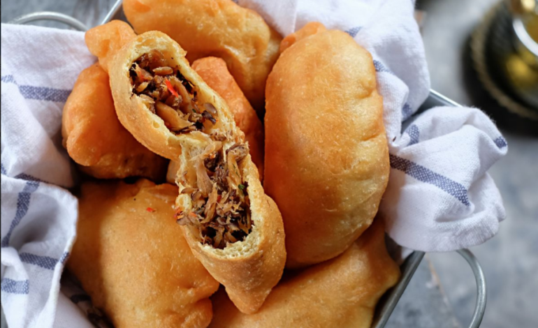 Panada Camilan Isi Tuna Khas Maluku